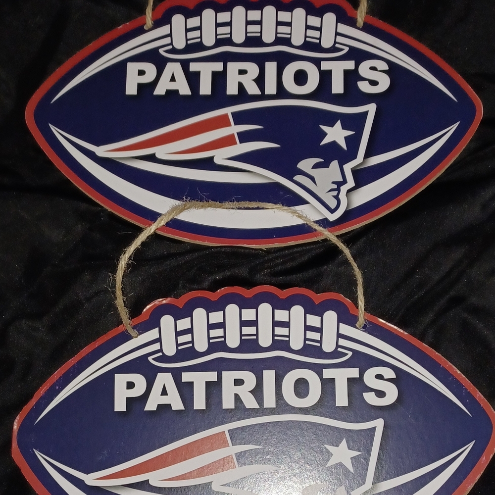 NWT Patriots Wall Hangings (2) 11"L X 6.5 H